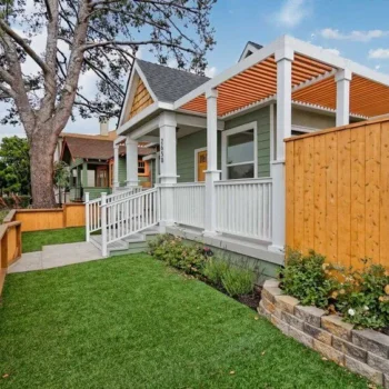 B St Stylish modern home lush garden